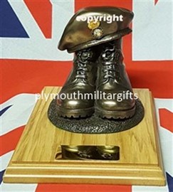 Royal Welch Fusiliers Regiment Presentation Boot & Beret Figure Light Oak base